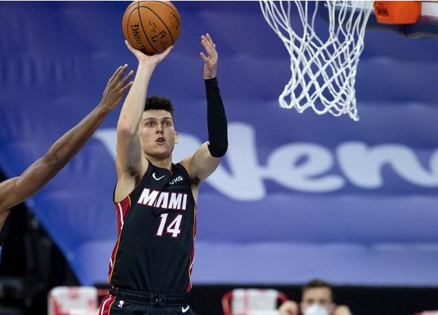  巴特勒关键抢断锁定胜局，热火五人上双击败尼克斯