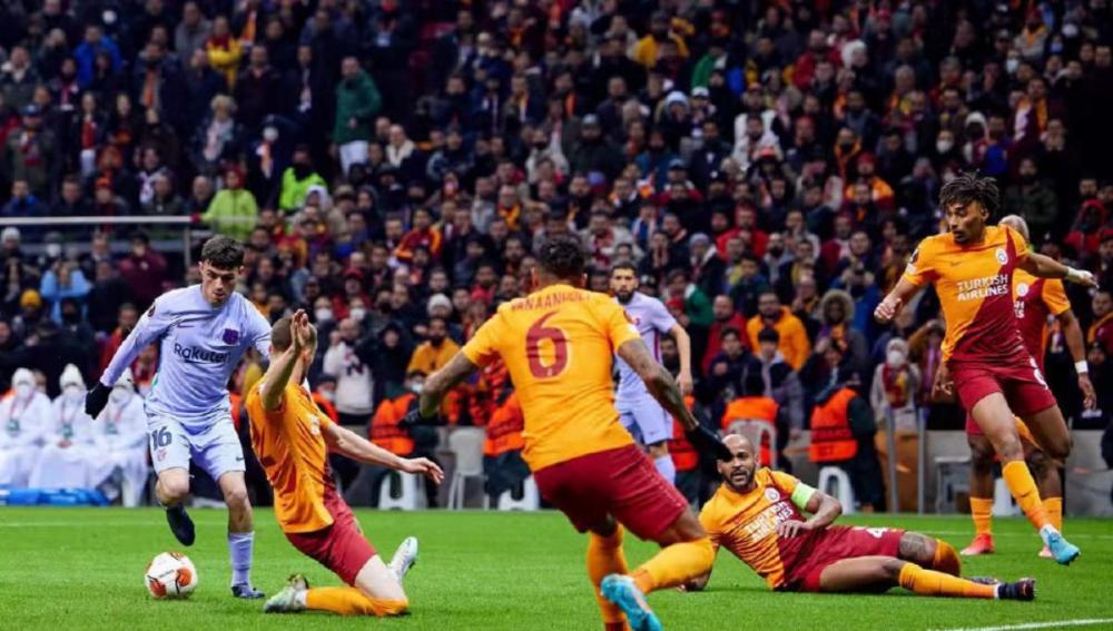  富勒姆边路传中战术奏效连入两球制胜